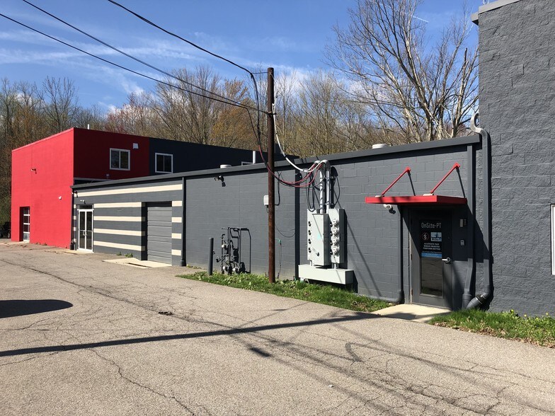 576 Industrial Pky, Chagrin Falls, OH à louer - Photo de l’immeuble – Image 2 sur 9