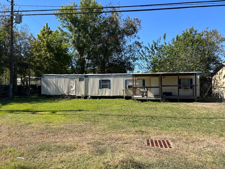 13935 Smith Road #101, Humble, TX à vendre - Photo de l’immeuble – Image 2 sur 8