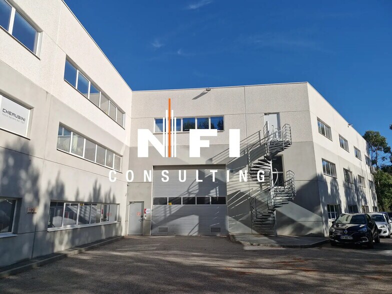 Local d’activités dans Mouans-Sartoux à louer - Photo de l’immeuble – Image 2 sur 3