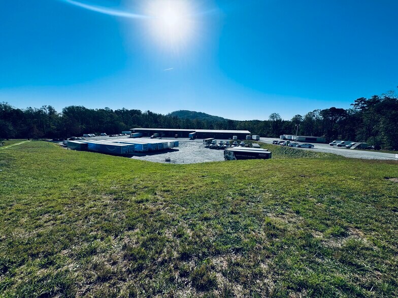 219 Commercial Hill Dr, Hendersonville, NC à louer - Photo de l’immeuble – Image 1 sur 11