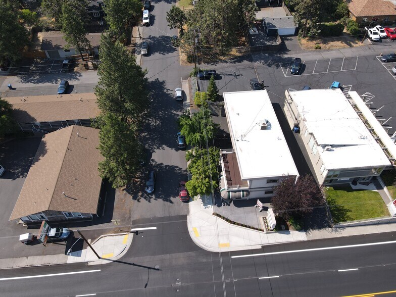 477 NE Greenwood Ave, Bend, OR à vendre - Photo de l’immeuble – Image 2 sur 28