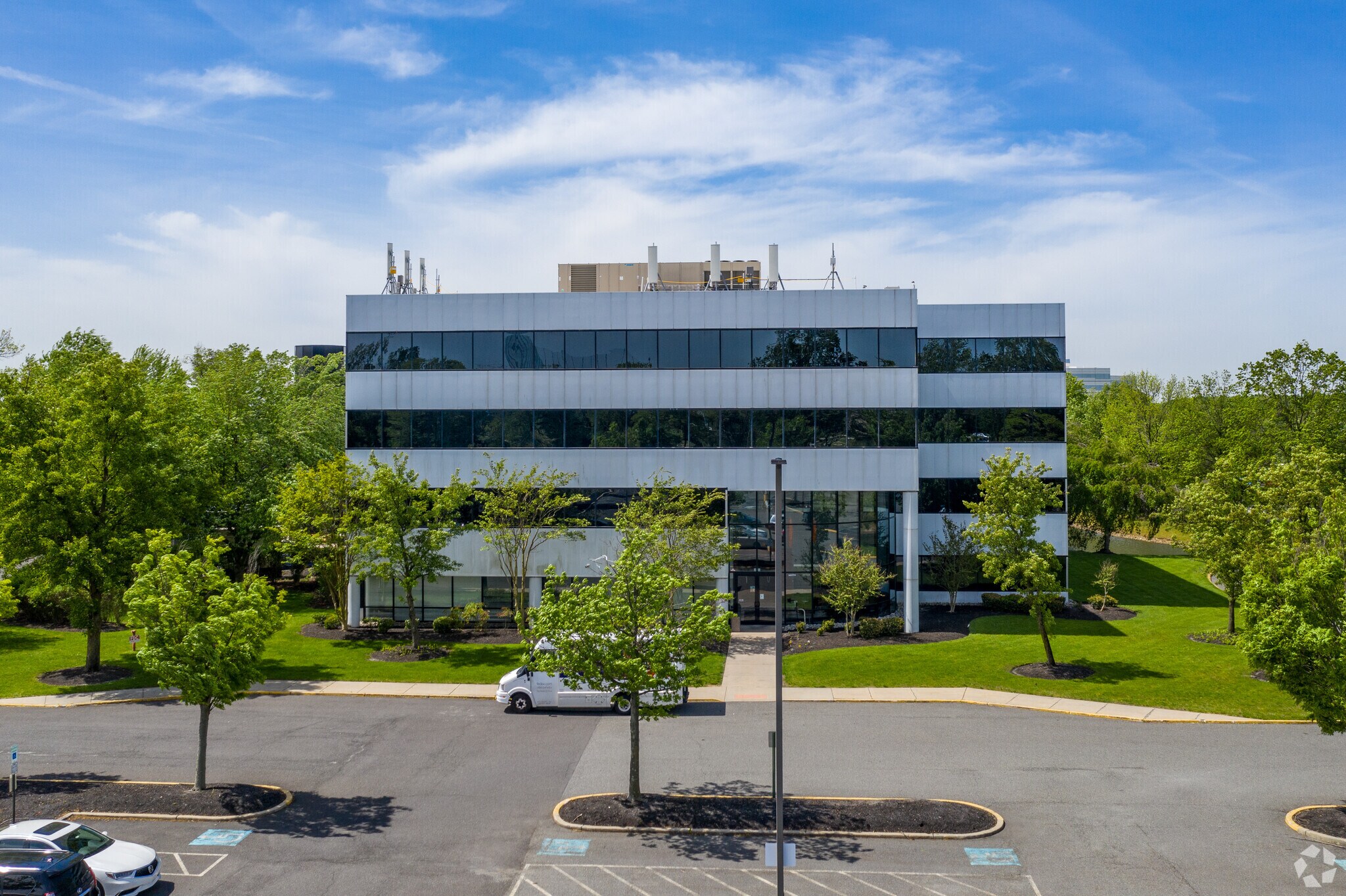 2000 Midlantic Dr, Mount Laurel, NJ à louer Photo principale– Image 1 sur 4