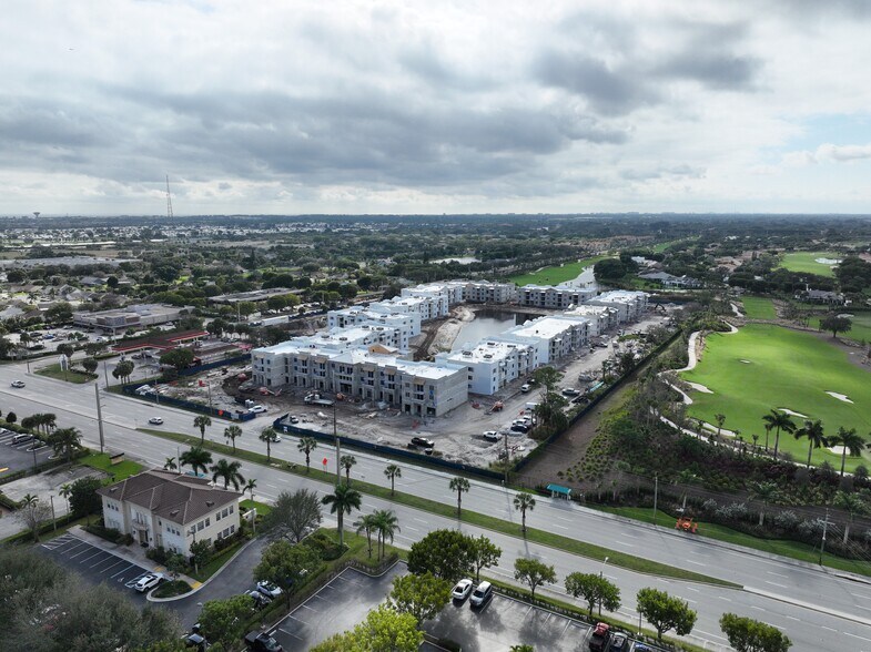 3570 W Boynton Beach Blvd, Boynton Beach, FL à louer - Photo de l’immeuble – Image 2 sur 4