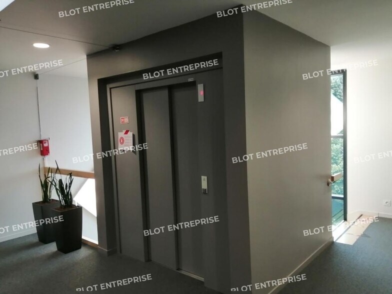 Bureau dans Rennes à vendre - Photo de l’immeuble – Image 2 sur 15