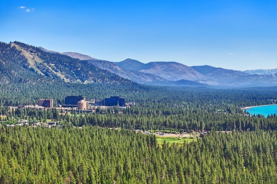 212 Elks Point Rd, Zephyr Cove, NV à louer - Photo de l’immeuble – Image 3 sur 13
