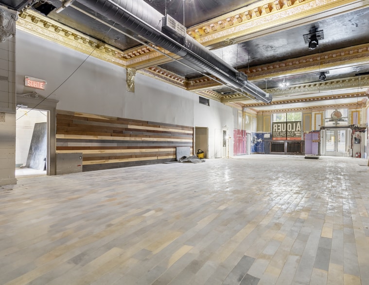 4465-4467 Boul Saint-Laurent, Montréal, QC à louer - Photo de l’immeuble – Image 3 sur 6