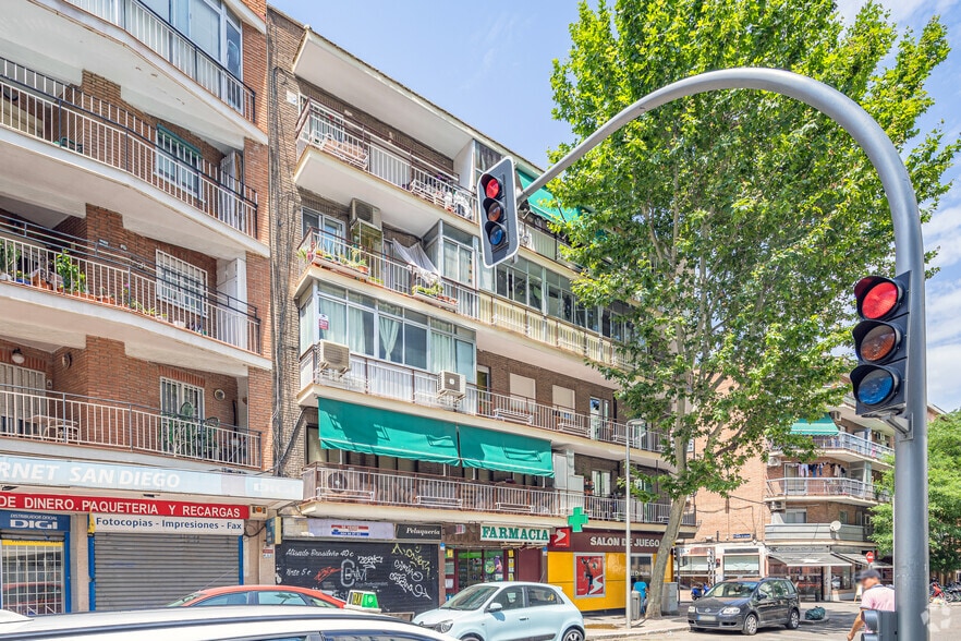 Av. de San Diego, 136, Madrid, Madrid à vendre - Photo de l’immeuble – Image 2 sur 3