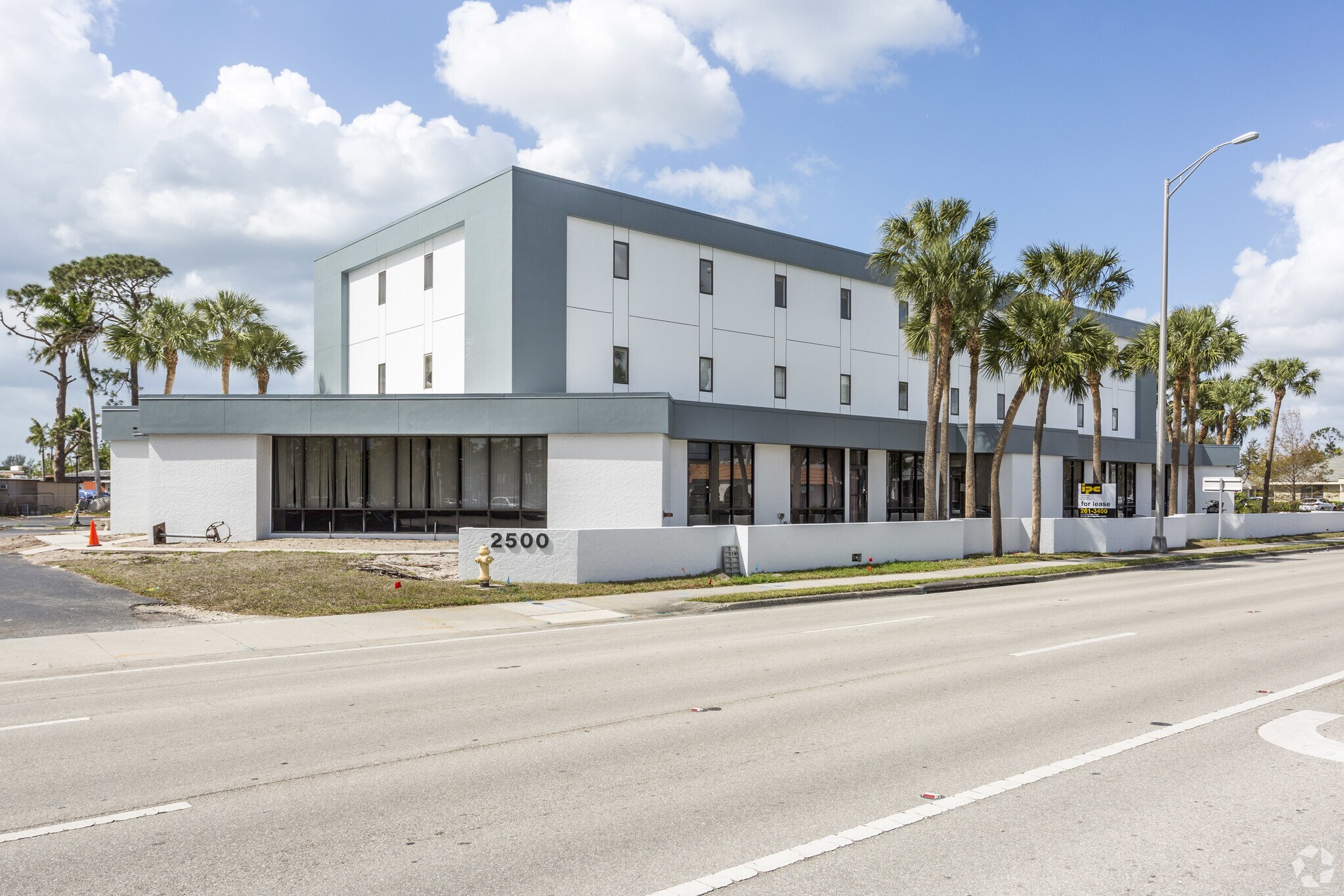 2500 Airport Rd S, Naples, FL à vendre Photo de l’immeuble– Image 1 sur 6