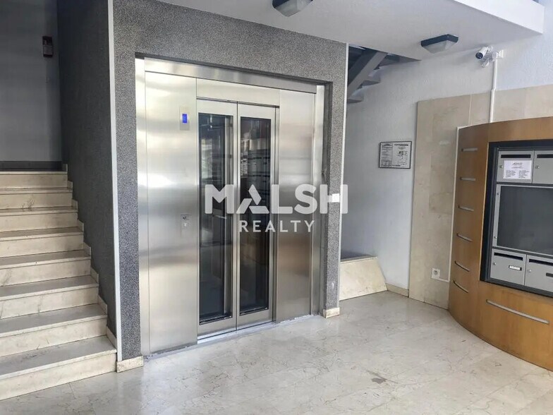 Bureau dans Bron à louer - Hall d’entrée – Image 2 sur 7