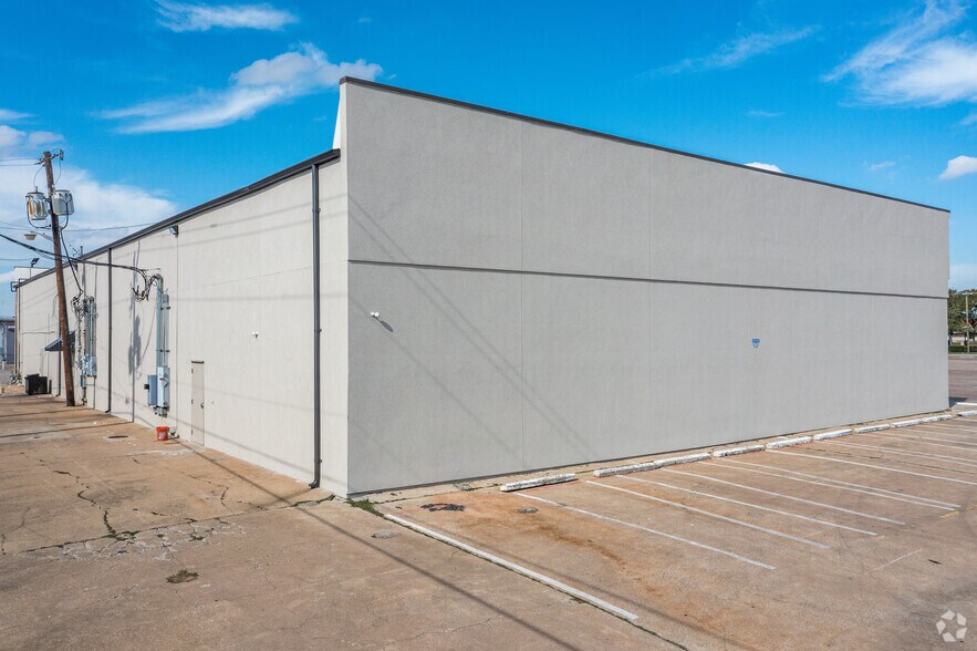 2900 Walnut Hill Ln, Dallas, TX à vendre - Photo de l’immeuble – Image 3 sur 6