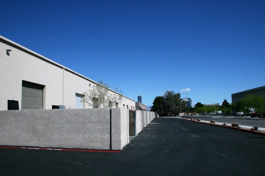 4280 W Reno Ave, Las Vegas, NV à louer - Photo de l’immeuble – Image 3 sur 4