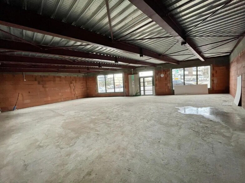 Local commercial dans Évreux à vendre - Photo intérieure – Image 3 sur 9