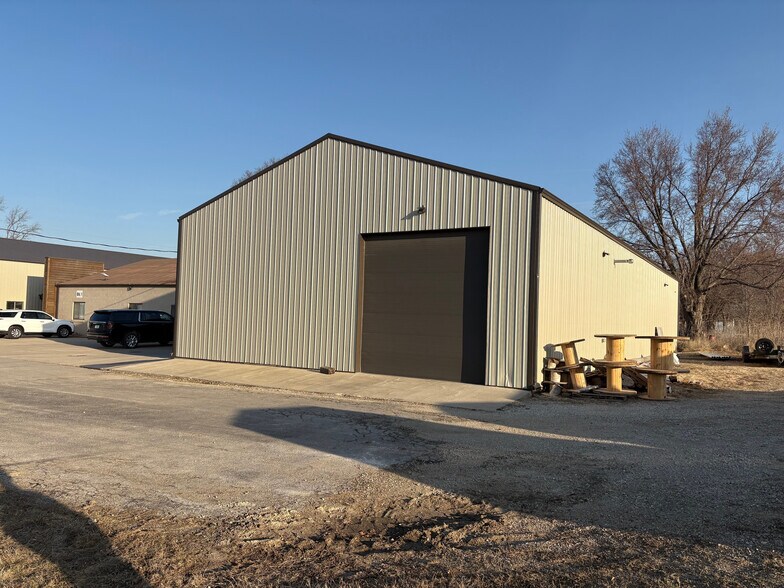 4225 Alice Ave, Cumming, IA à louer - Photo de l’immeuble – Image 2 sur 5