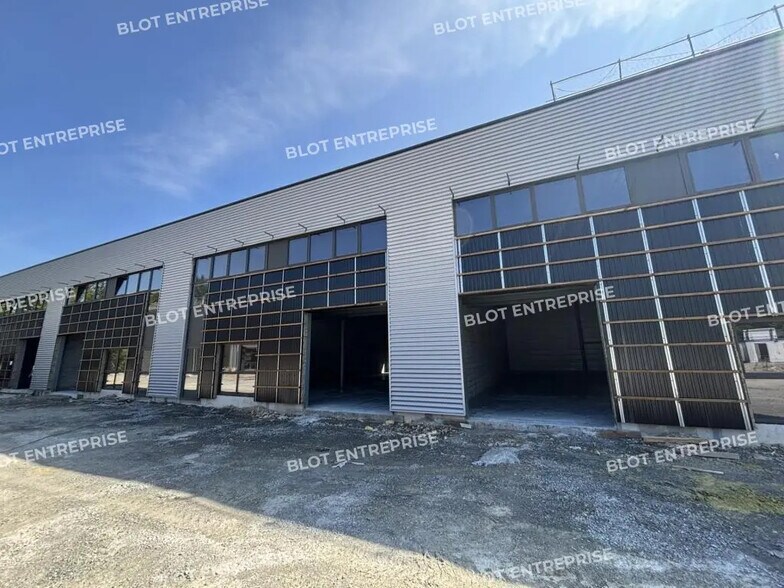 Local d'activités dans Treillières à vendre - Photo de l’immeuble – Image 1 sur 7