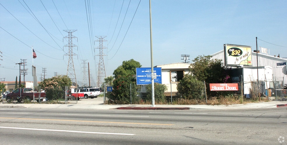 7221 Hinds Ave, North Hollywood, CA à vendre - Photo de l’immeuble – Image 2 sur 5