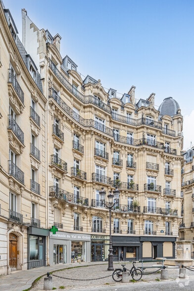 Immeuble residentiel dans Paris à vendre - Photo de l’immeuble – Image 3 sur 5