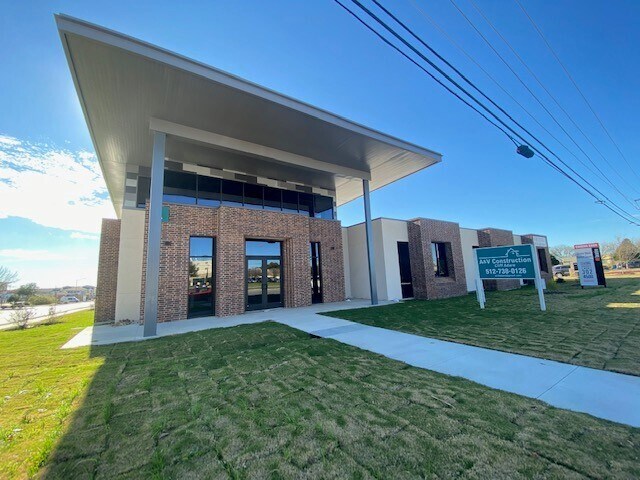 1310 Wonder World Dr, San Marcos, TX à louer - Photo de l’immeuble – Image 3 sur 7