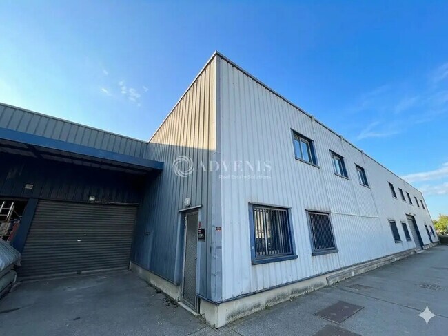 Plus de détails pour Local d'activités à louer