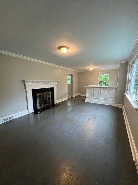 3900 Miriam Dr, Charlotte, NC à louer - Photo de l’immeuble – Image 3 sur 17