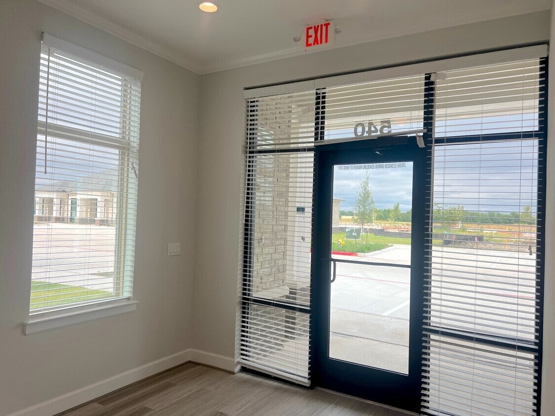 1630 W Prosper Trl, Prosper, TX à louer Photo de l’immeuble– Image 1 sur 5