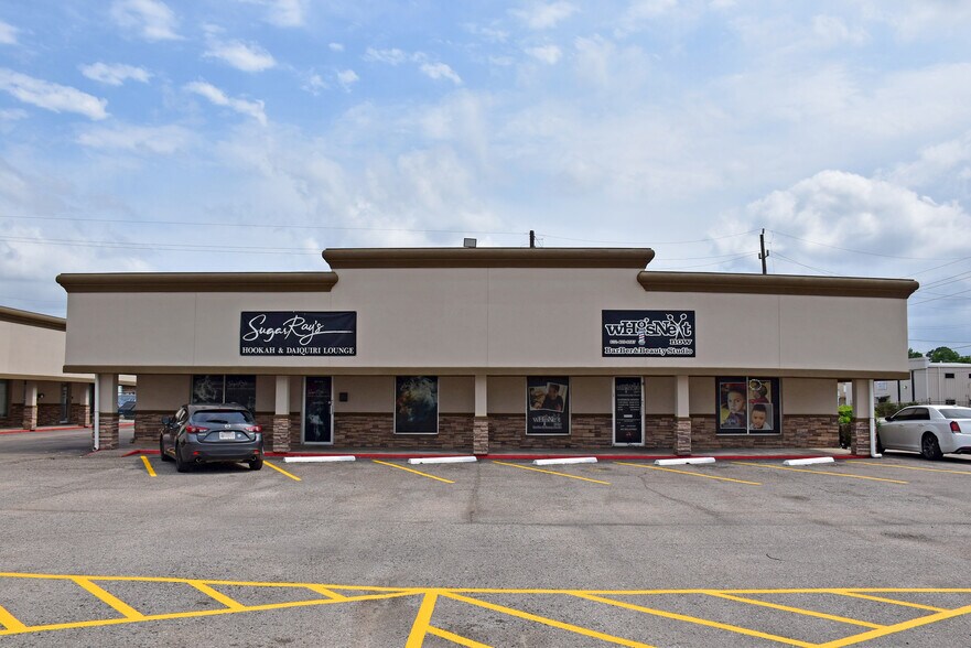 1702 1st St E, Humble, TX à vendre - Photo de l’immeuble – Image 3 sur 6