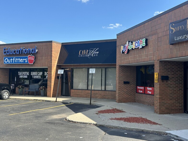 23303-23339 Orchard Lake Rd, Farmington, MI à louer - Photo de l’immeuble – Image 2 sur 6