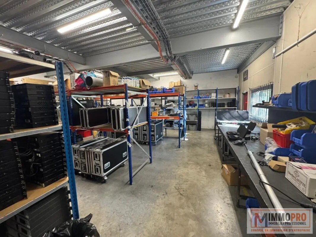 Industriel/Logistique dans Vallauris à louer Photo de l’immeuble– Image 1 sur 5