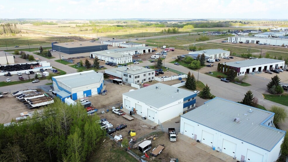 8121 49 Ave Close, Red Deer, AB à vendre - Photo de l’immeuble – Image 3 sur 26