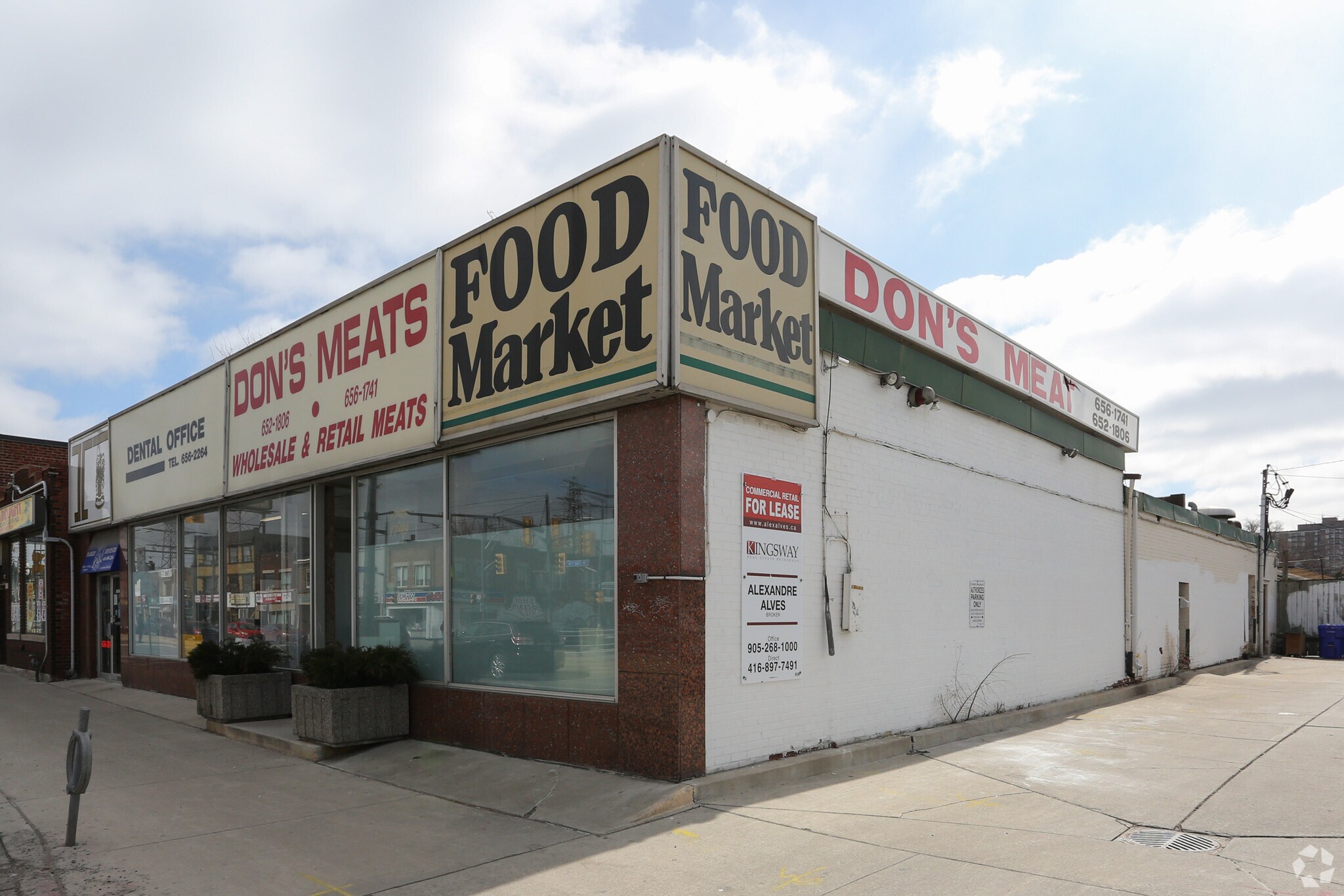 1747-1749 St Clair Ave W, Toronto, ON à louer Photo principale– Image 1 sur 6