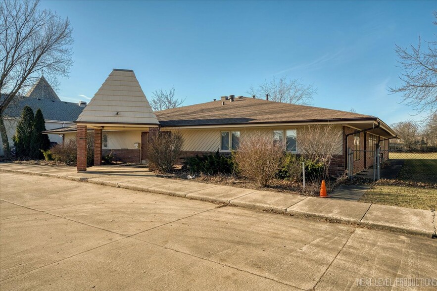 1030 Summerfield Dr, Roselle, IL à louer - Photo de l’immeuble – Image 2 sur 7