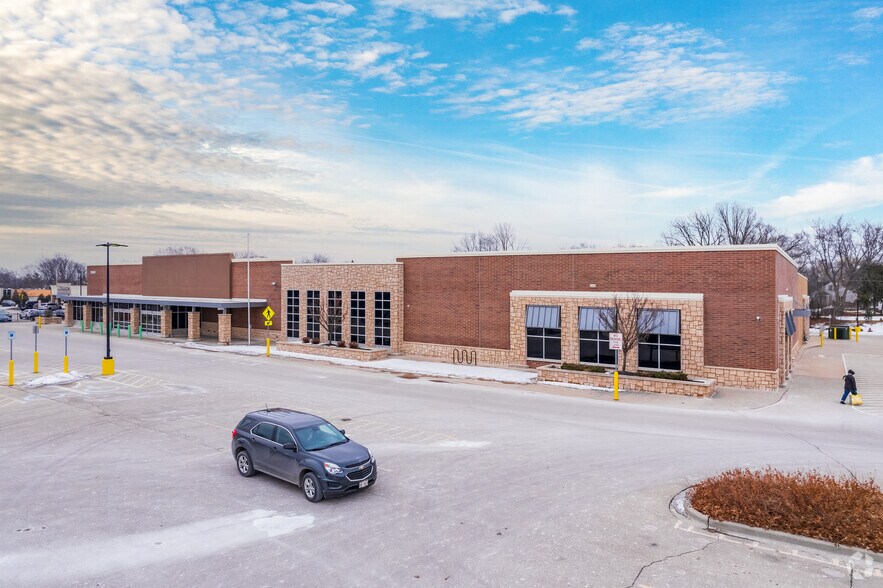 N88 W15401-N88 W15539 Main St, Menomonee Falls, WI à louer - Photo de l’immeuble – Image 1 sur 24