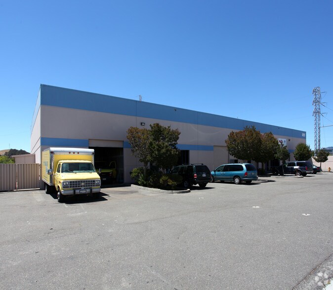 499 Watt Dr, Fairfield, CA à louer - Photo de l’immeuble – Image 3 sur 3