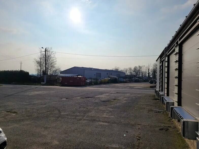 Industriel/Logistique dans La Chapelle-de-Guinchay à louer - Photo de l’immeuble – Image 2 sur 7