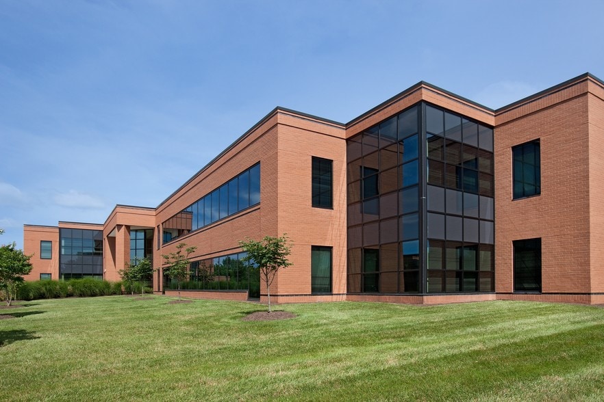 5160 Parkstone Dr, Chantilly, VA à louer - Photo de l’immeuble – Image 2 sur 16