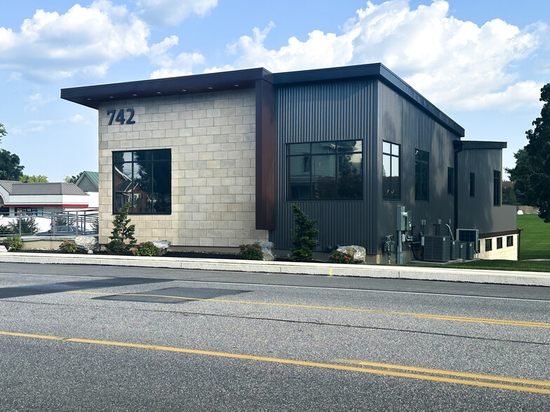 742 E Main St, Annville, PA à louer - Photo de l’immeuble – Image 2 sur 4