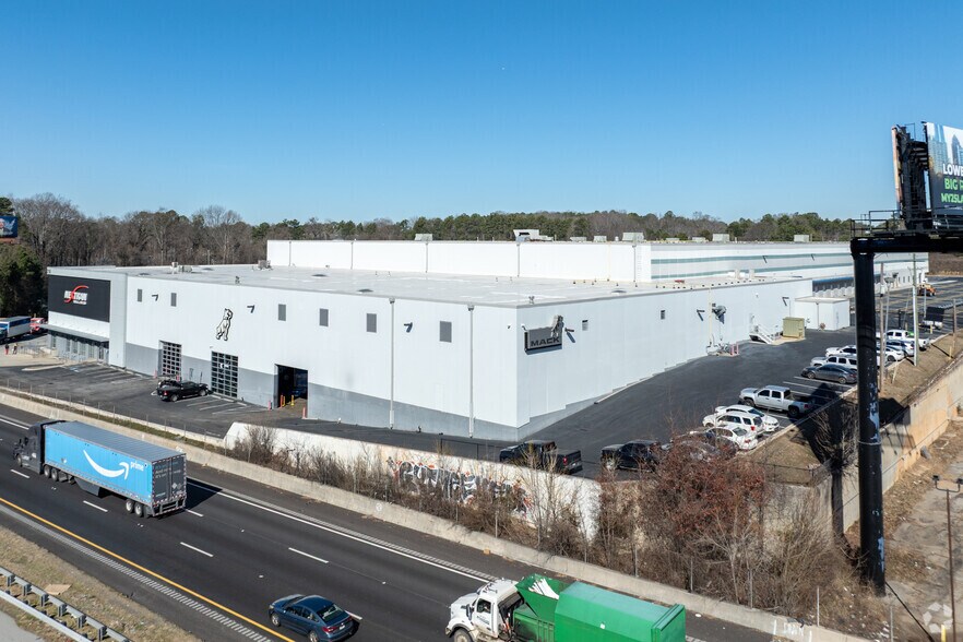 2750 Sullivan Rd, College Park, GA à louer - Photo de l’immeuble – Image 1 sur 5