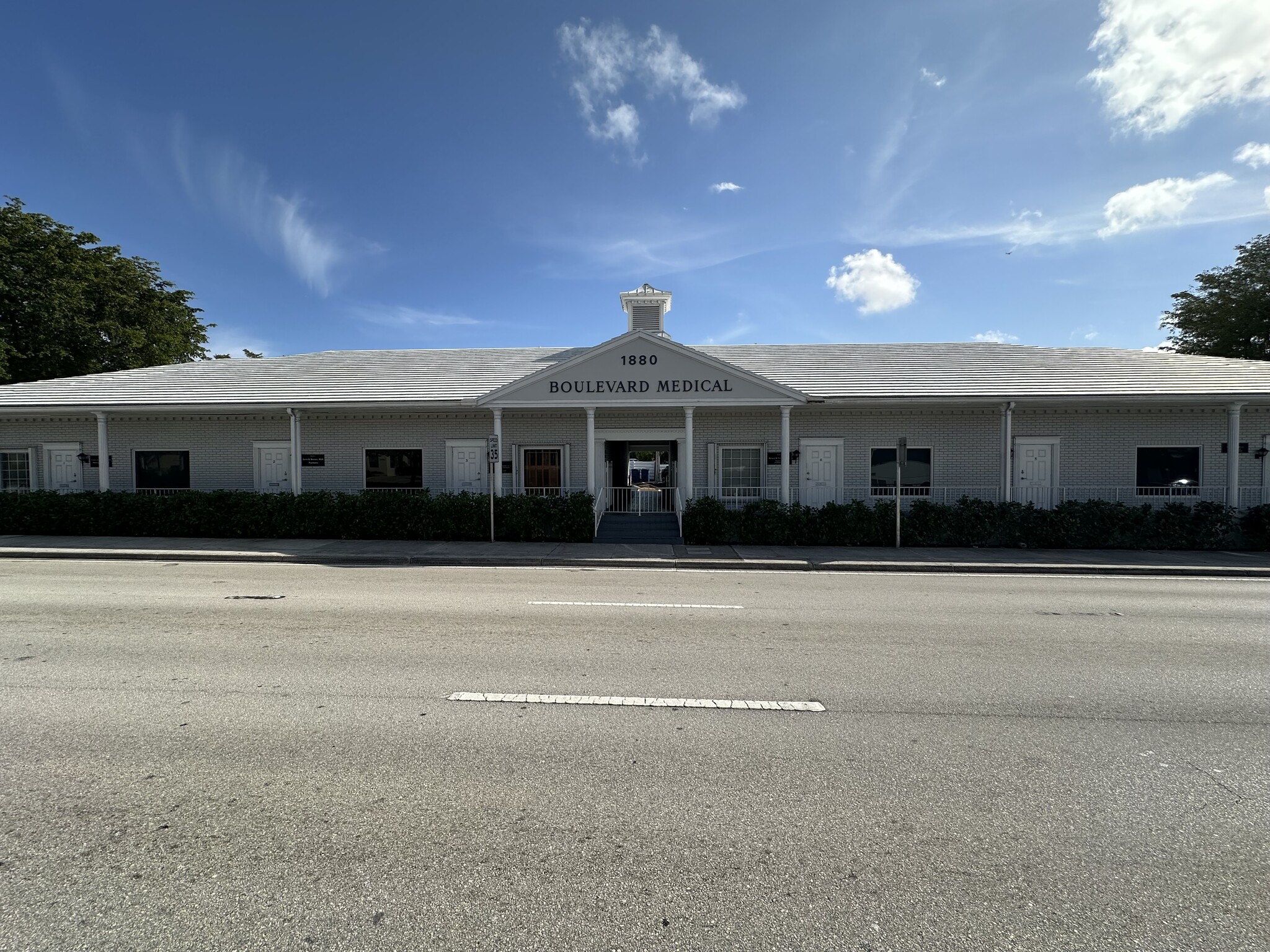 1880 E Commercial Blvd, Fort Lauderdale, FL à louer Photo de l’immeuble– Image 1 sur 19