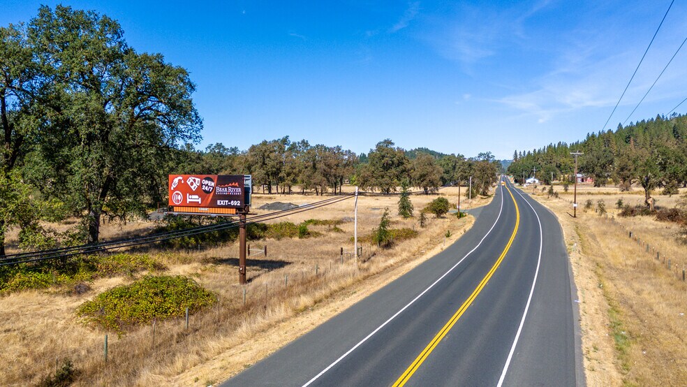 45100 US-101, Laytonville, CA à vendre - Photo de l’immeuble – Image 3 sur 13
