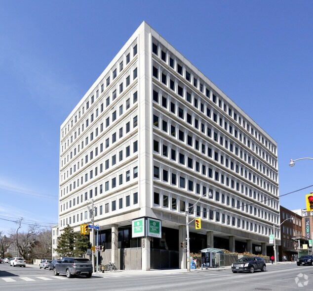 1300 Yonge St, Toronto, ON à louer - Photo de l’immeuble – Image 2 sur 6