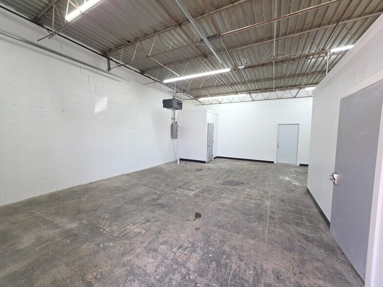 2214-2228 E 44th St, Indianapolis, IN à louer - Photo de l’immeuble – Image 3 sur 11
