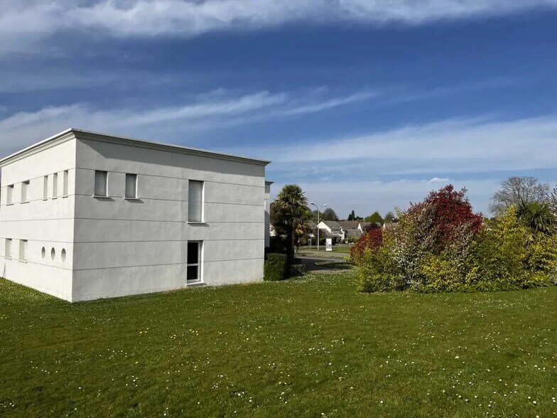 Bureau dans Franqueville-Saint-Pierre à louer - Photo de l’immeuble – Image 2 sur 10