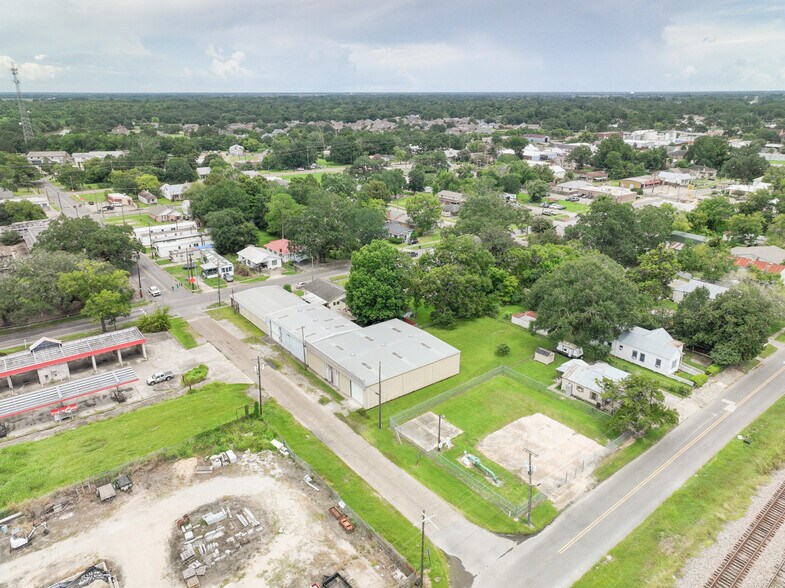 729 W Saint Peter St, New Iberia, LA à vendre - Photo de l’immeuble – Image 3 sur 11