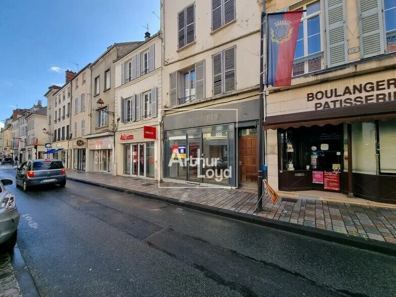 Local commercial dans Melun à louer - Photo de l’immeuble – Image 1 sur 4