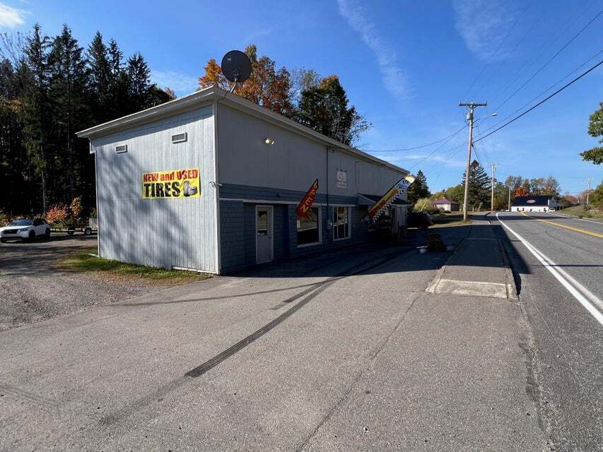 42 Elm St, Guilford, ME à vendre Photo principale– Image 1 sur 19