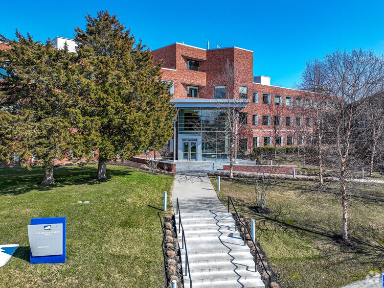 610 Lincoln St, Waltham, MA à louer - Photo de l’immeuble – Image 2 sur 4