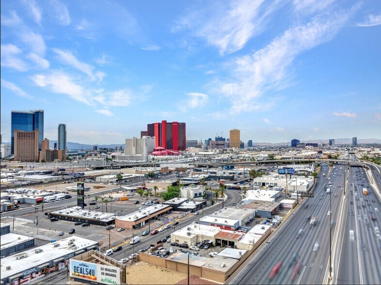 2120 Highland Ave, Las Vegas, NV à louer - Photo de l’immeuble – Image 3 sur 8