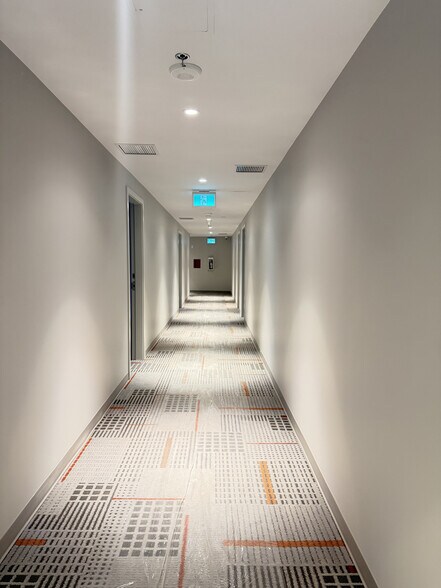 13675 107A Av, Surrey, BC à louer - Photo de l’immeuble – Image 2 sur 8