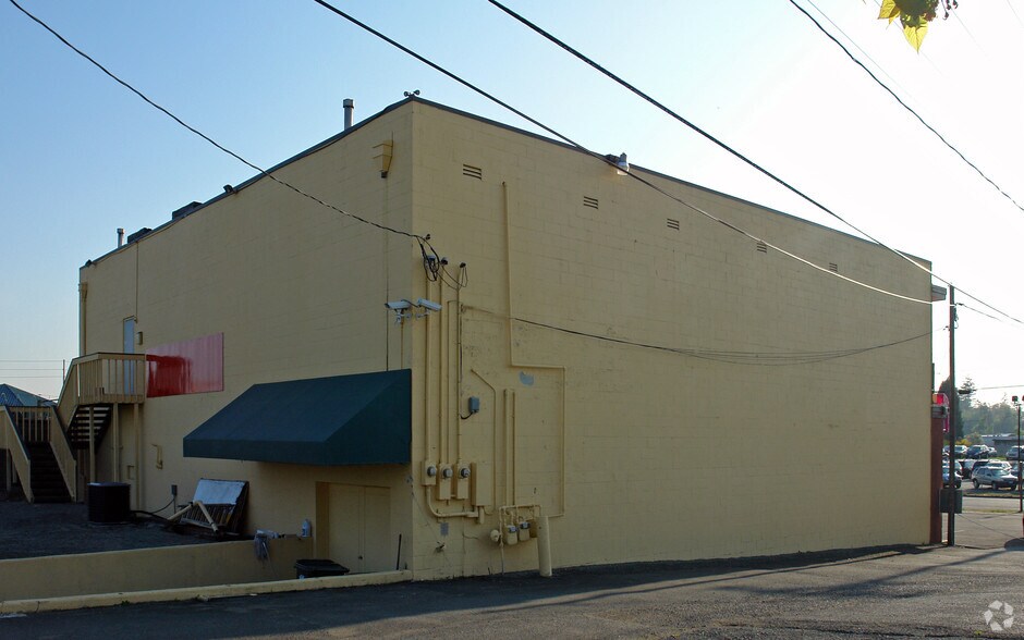 8024 S Tacoma Way, Lakewood, WA à louer - Photo de l’immeuble – Image 2 sur 2