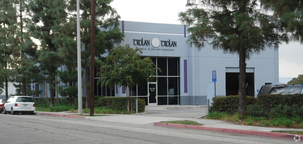 1100-1120 W 10th St, Azusa, CA à louer - Photo principale – Image 1 sur 4