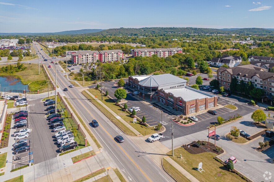 1545 W 15th St, Fayetteville, AR à louer - Photo de l’immeuble – Image 3 sur 5